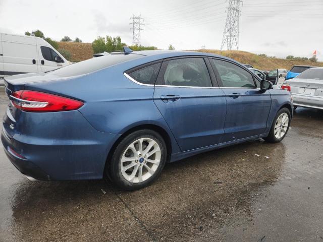 3FA6P0HDXKR199452 - 2019 FORD FUSION SE BLUE photo 3
