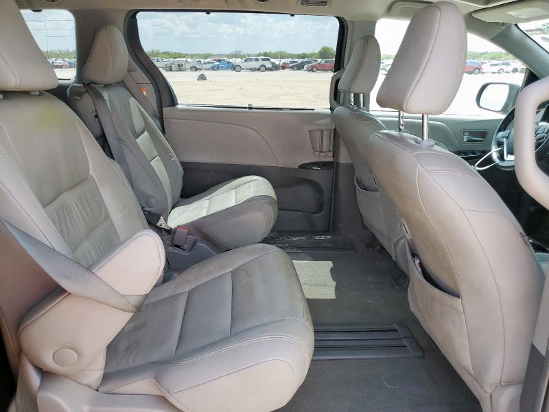 5TDYZ3DC8JS957795 - 2018 TOYOTA SIENNA XLE BLUE photo 11