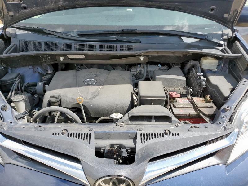 5TDYZ3DC8JS957795 - 2018 TOYOTA SIENNA XLE BLUE photo 12