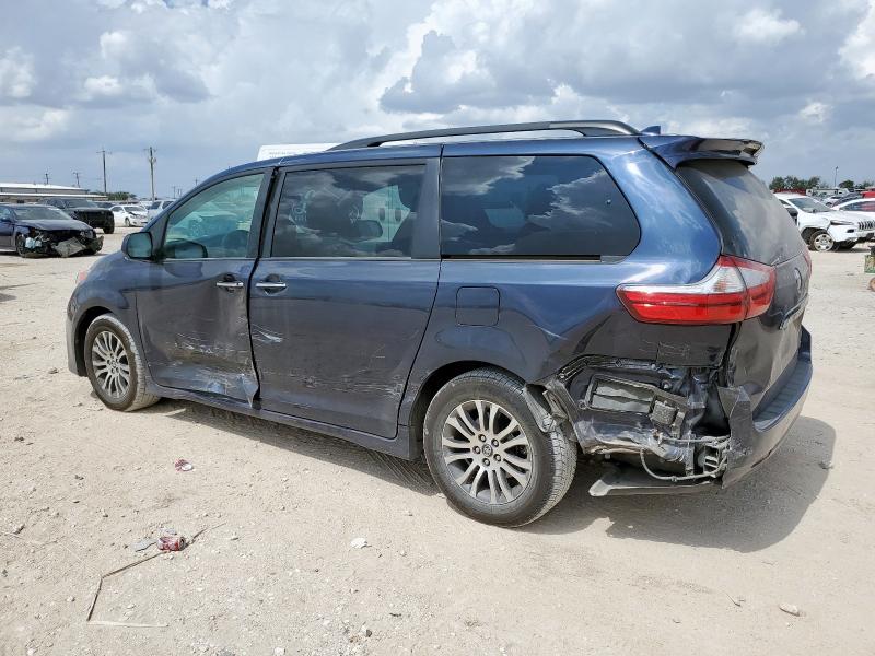 5TDYZ3DC8JS957795 - 2018 TOYOTA SIENNA XLE BLUE photo 2