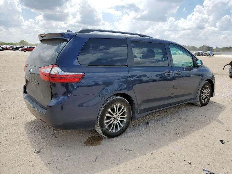 5TDYZ3DC8JS957795 - 2018 TOYOTA SIENNA XLE BLUE photo 3