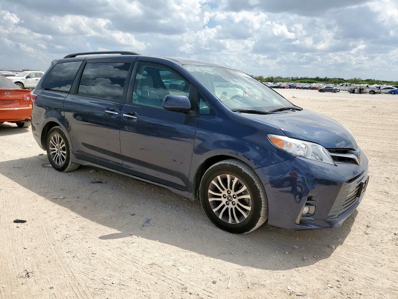5TDYZ3DC8JS957795 - 2018 TOYOTA SIENNA XLE BLUE photo 4