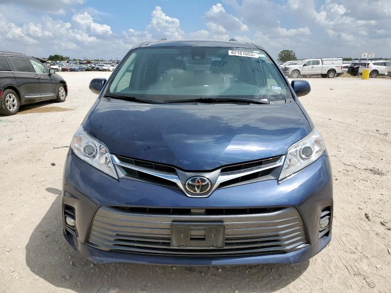 5TDYZ3DC8JS957795 - 2018 TOYOTA SIENNA XLE BLUE photo 5