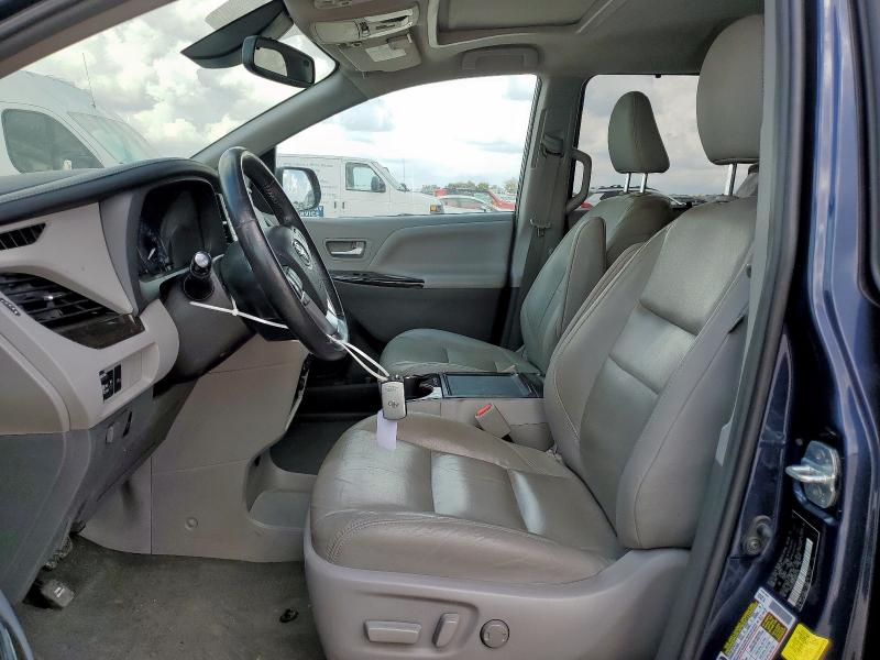 5TDYZ3DC8JS957795 - 2018 TOYOTA SIENNA XLE BLUE photo 7