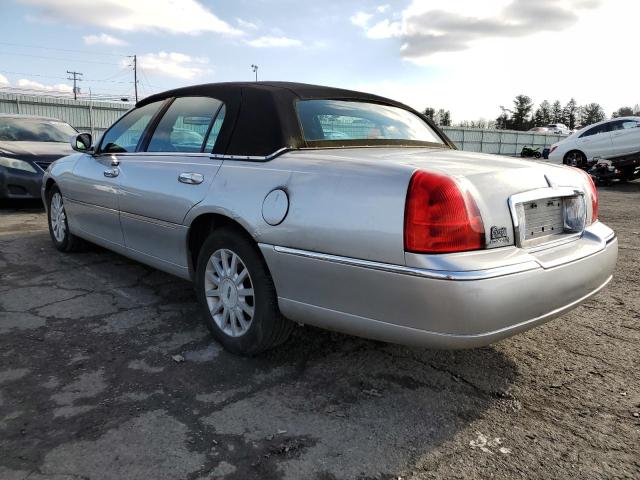 1LNHM81W27Y631431 - 2007 LINCOLN TOWN CAR SIGNATURE SILVER photo 2