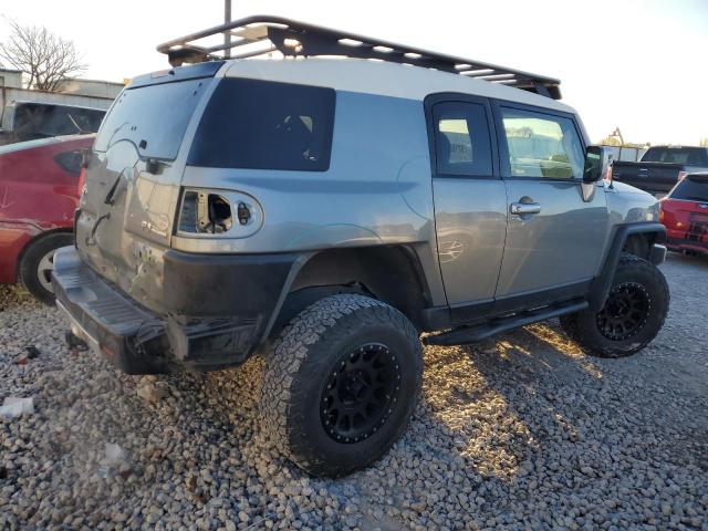 JTEBU4BF8AK097102 - 2010 TOYOTA FJ CRUISER SILVER photo 3