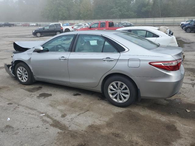 4T1BF1FK7HU743003 - 2017 TOYOTA CAMRY LE 银色 照片 2