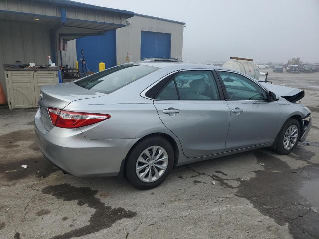 4T1BF1FK7HU743003 - 2017 TOYOTA CAMRY LE 银色 照片 3