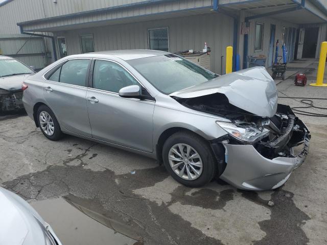 4T1BF1FK7HU743003 - 2017 TOYOTA CAMRY LE 银色 照片 4