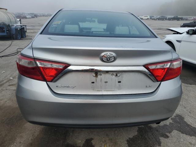 4T1BF1FK7HU743003 - 2017 TOYOTA CAMRY LE 银色 照片 6