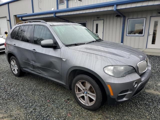 5UXZW0C52BL659047 - 2011 BMW X5 XDRIVE35D GRAY photo 4