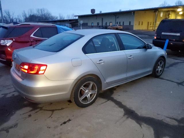 3VWDP7AJ9DM266467 - 2013 VOLKSWAGEN JETTA SE SILVER photo 3