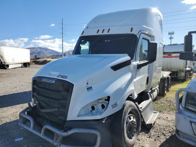 3AKJHHDR3JSJX7417 - 2018 FREIGHTLINER CASCADIA 126 WHITE photo 2