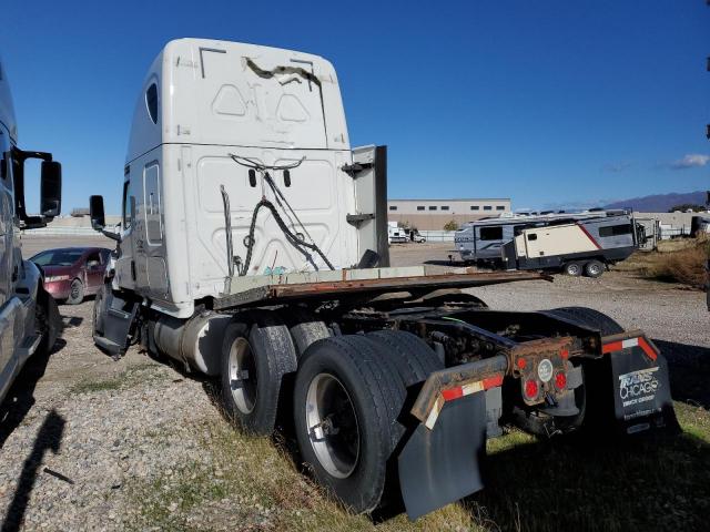 3AKJHHDR3JSJX7417 - 2018 FREIGHTLINER CASCADIA 126 WHITE photo 3