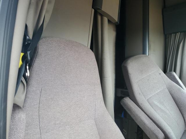 3AKJGLDV6KSKR0198 - 2019 FREIGHTLINER CASCADIA 1 WHITE photo 6