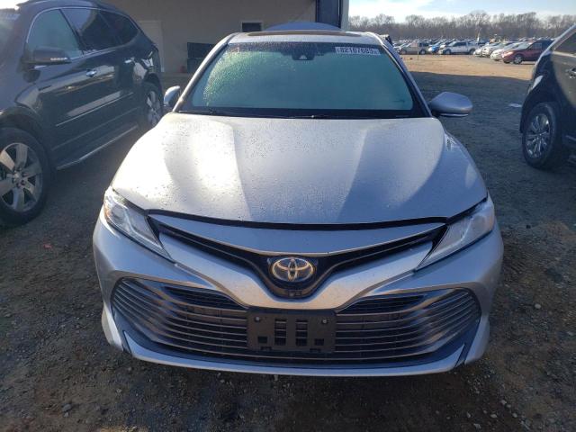 4T1B21HK5JU004548 - 2018 TOYOTA CAMRY HYBRID SILVER photo 5