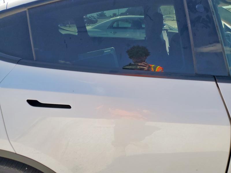 7SAYGDEE9RA289842 - 2024 TESLA MODEL Y 白色 照片 10