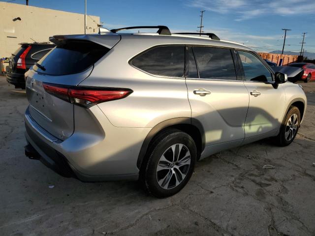5TDHZRAH7NS093024 - 2022 TOYOTA HIGHLANDER XLE SILVER photo 3