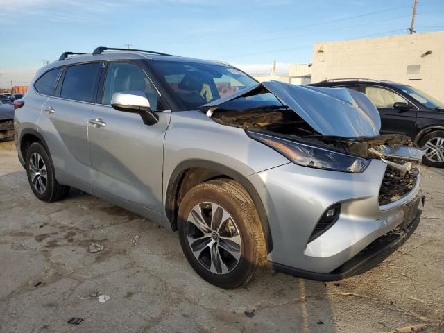 5TDHZRAH7NS093024 - 2022 TOYOTA HIGHLANDER XLE SILVER photo 4