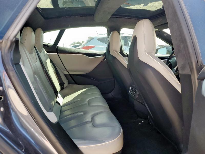 5YJSA1H15EFP63388 - 2014 TESLA MODEL S Grau Foto 10