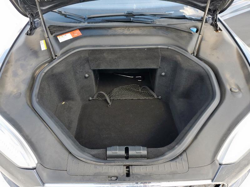 5YJSA1H15EFP63388 - 2014 TESLA MODEL S Grau Foto 11