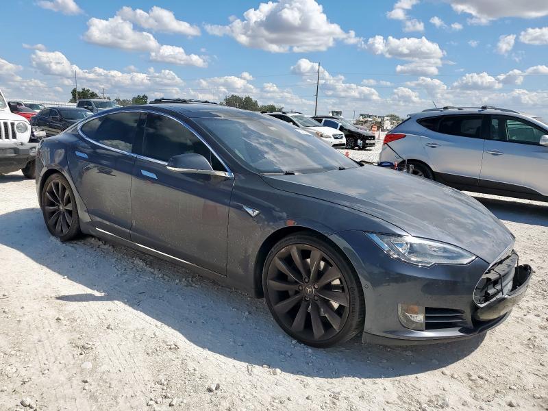 5YJSA1H15EFP63388 - 2014 TESLA MODEL S Grau Foto 4