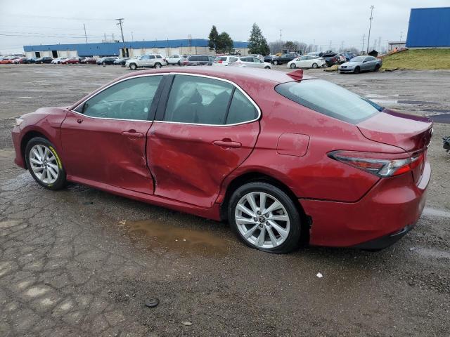 4T1C11AK1MU585133 - 2021 TOYOTA CAMRY LE RED photo 2