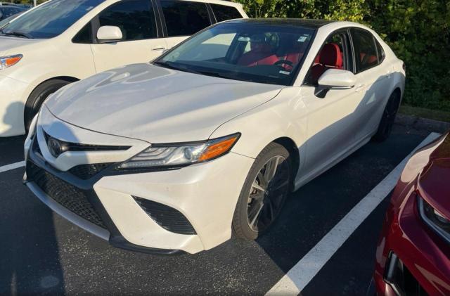 4T1B61HK5JU031589 - 2018 TOYOTA CAMRY XSE Белый фото 2