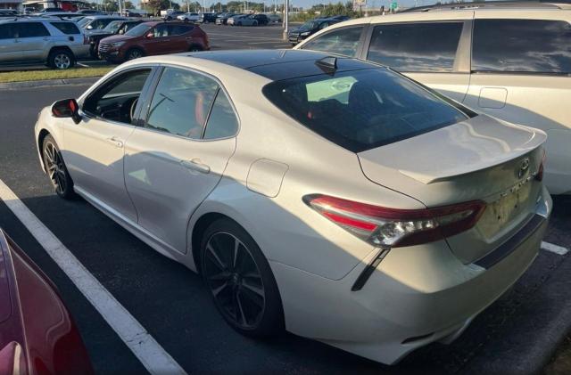 4T1B61HK5JU031589 - 2018 TOYOTA CAMRY XSE Белый фото 3