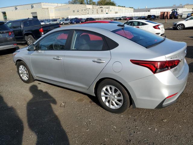3KPC24A3XJE017405 - 2018 HYUNDAI ACCENT SE 银色 照片 2