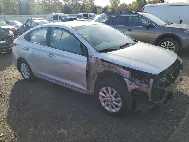 3KPC24A3XJE017405 - 2018 HYUNDAI ACCENT SE 银色 照片 4