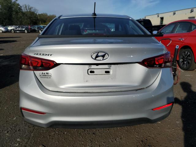 3KPC24A3XJE017405 - 2018 HYUNDAI ACCENT SE 银色 照片 6