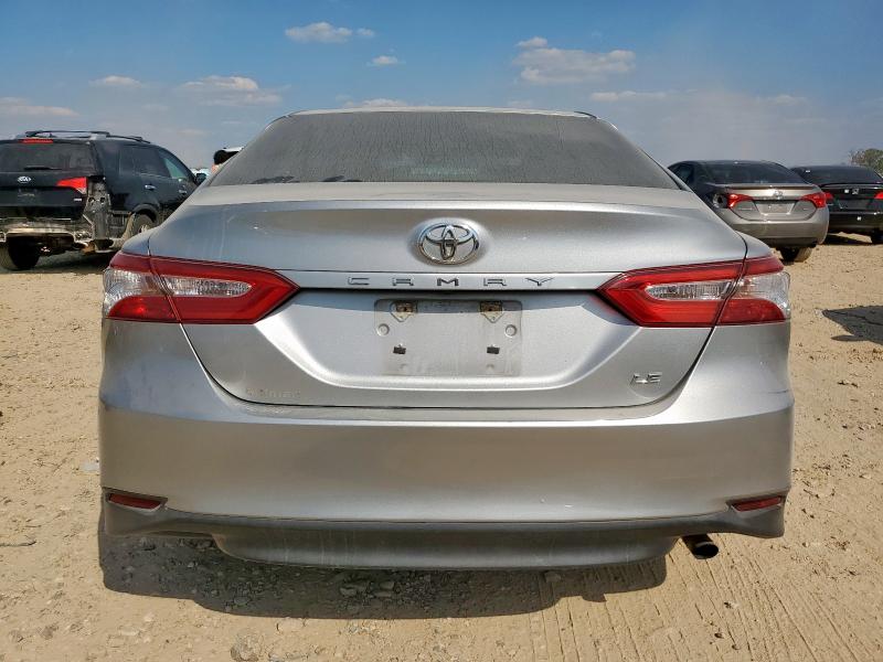 4T1B11HK1JU631377 - 2018 TOYOTA CAMRY L 银色 照片 6