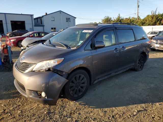 2014 TOYOTA SIENNA XLE, 
