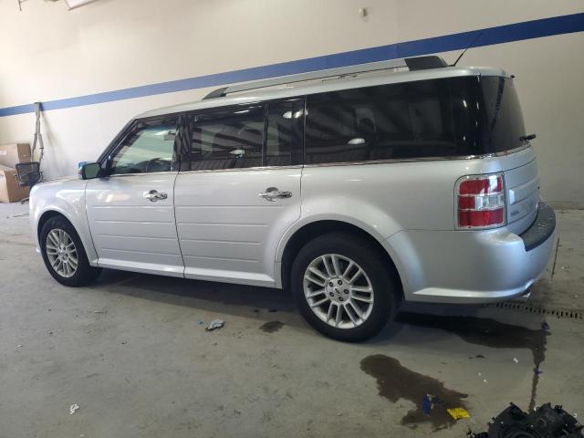 2FMHK6C88JBA14158 - 2018 FORD FLEX SEL SILVER photo 2