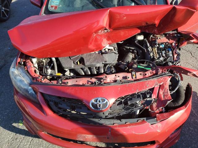 2T1BU4EE8CC766058 - 2012 TOYOTA COROLLA BASE RED photo 11