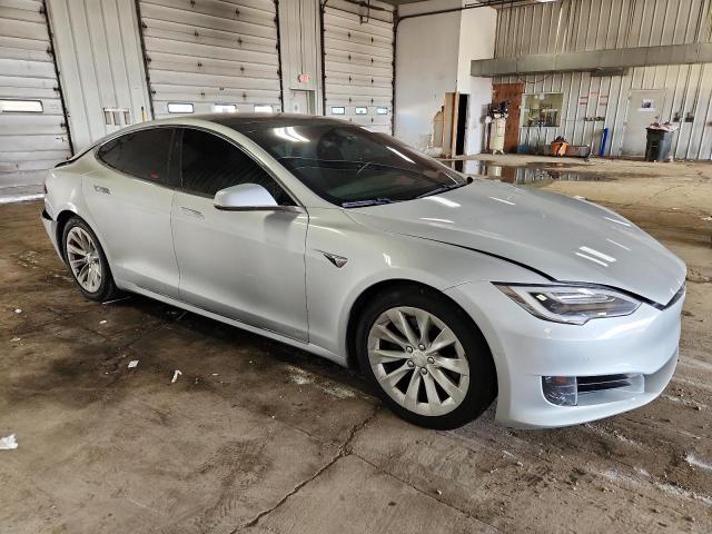 5YJSA1E26GF169330 - 2016 TESLA MODEL S Silber Foto 4