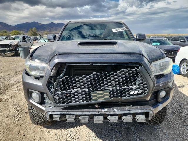 5TFDZ5BN3HX017259 - 2017 TOYOTA TACOMA DOUBLE CAB GRAY photo 5