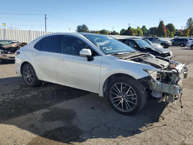 4T1FZ1AK4MU047791 - 2021 TOYOTA CAMRY XLE WHITE photo 4