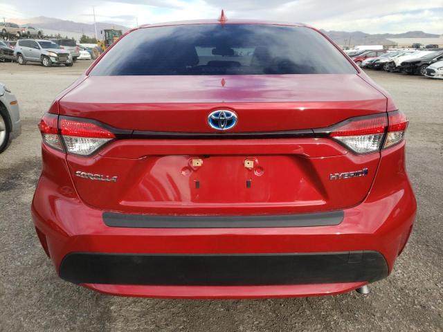 JTDEAMDE2MJ005961 - 2021 TOYOTA COROLLA LE RED photo 6