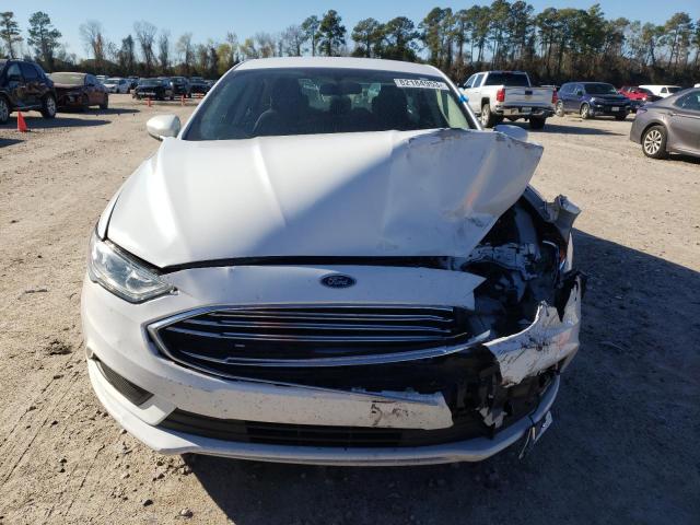 3FA6P0H72JR285993 - 2018 FORD FUSION SE WHITE photo 5