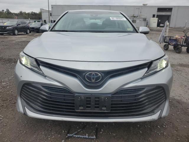 4T1B11HK6JU029610 - 2018 TOYOTA CAMRY L ვერცხლისფერი ფოტო 5