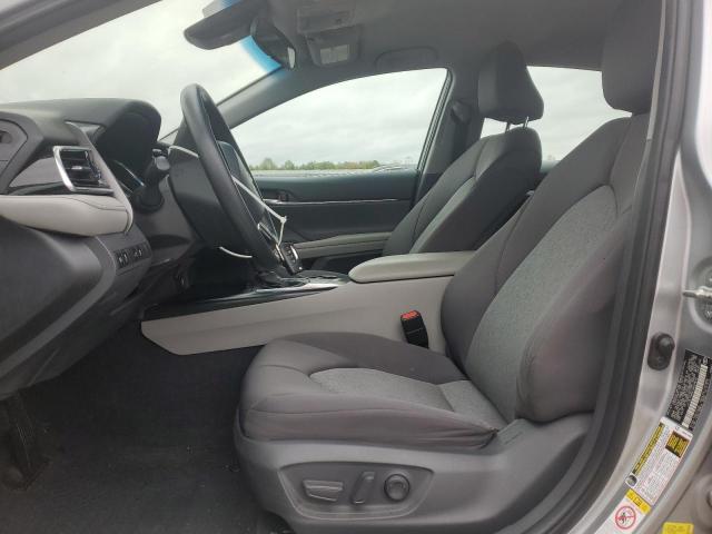 4T1B11HK6JU029610 - 2018 TOYOTA CAMRY L ვერცხლისფერი ფოტო 7