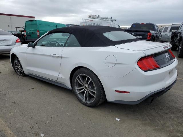 1FATP8UH5J5132687 - 2018 FORD MUSTANG WHITE photo 2