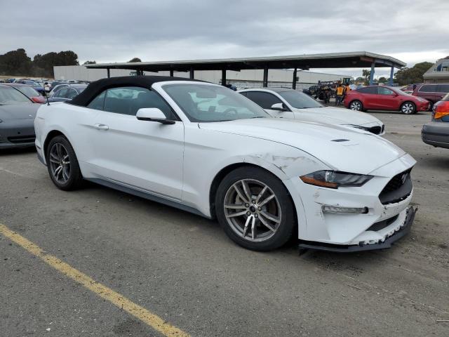 1FATP8UH5J5132687 - 2018 FORD MUSTANG WHITE photo 4