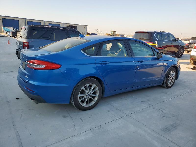 3FA6P0HD6KR147946 - 2019 FORD FUSION SE BLUE photo 3