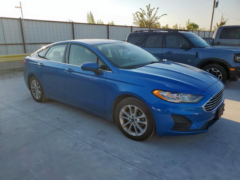 3FA6P0HD6KR147946 - 2019 FORD FUSION SE BLUE photo 4