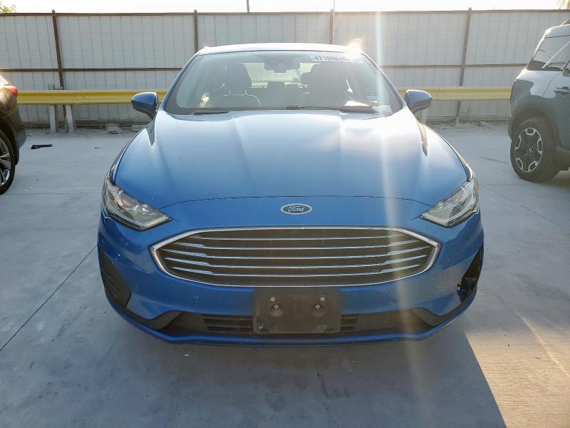 3FA6P0HD6KR147946 - 2019 FORD FUSION SE BLUE photo 5