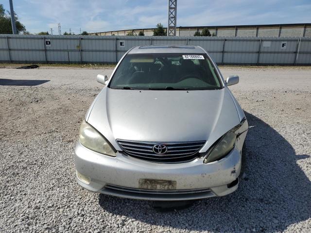 4T1BF30K35U614921 - 2005 TOYOTA CAMRY LE SILVER photo 5
