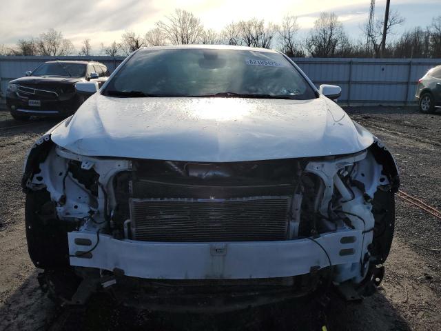 1G1ZD5ST3JF144052 - 2018 CHEVROLET MALIBU LT WHITE photo 5